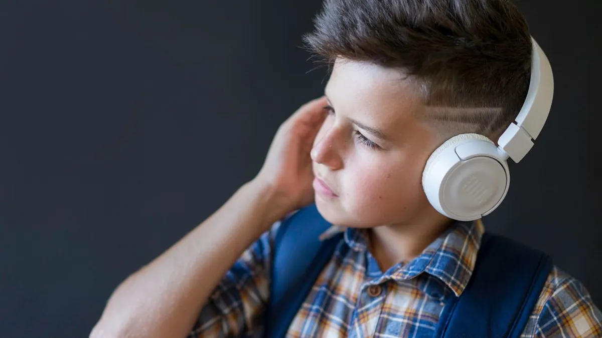A Structured Home English Plan for a 7-Year-Old With Live Conversation and Progress Tracking