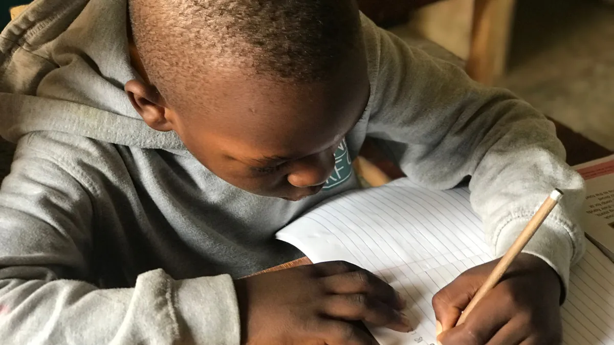 Short Interactive English Lessons for an Active 7-Year-Old in Jeddah