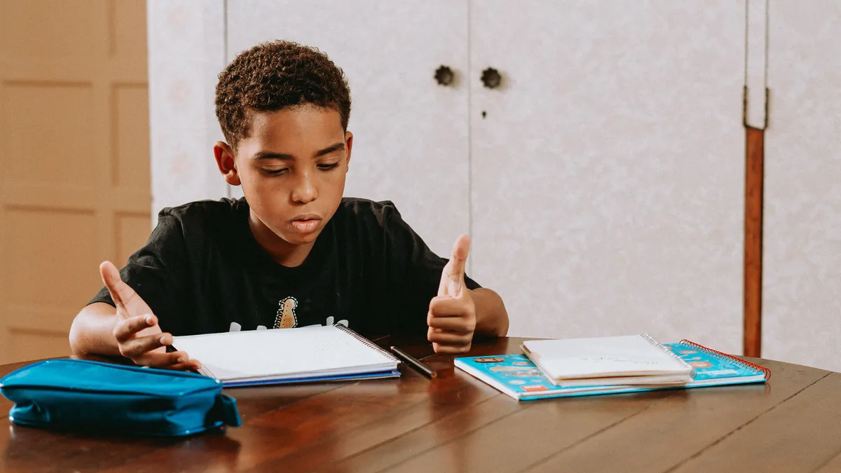 Comparing Kids English Apps on Interaction, Conversation, Listening, and Progress Tracking